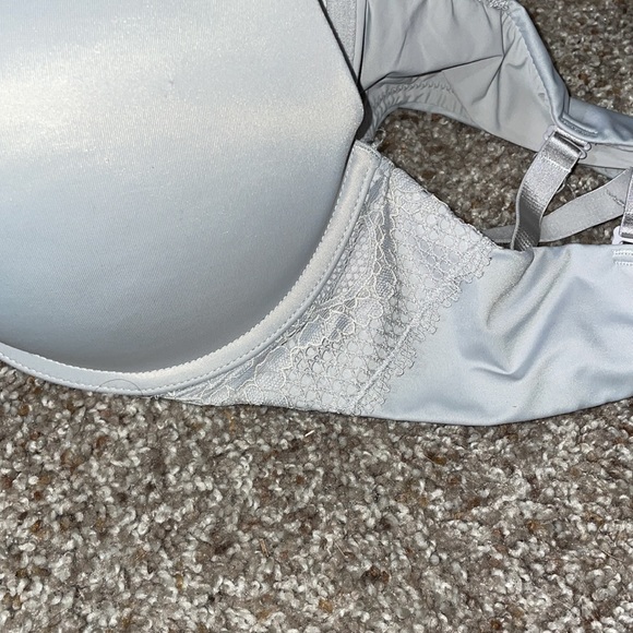 (2) Auden Bras (36C) - Picture 6 of 9